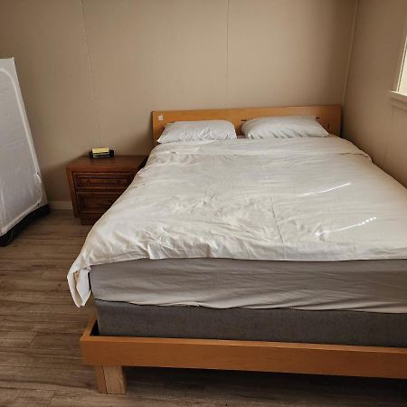 Economical Homestay Burnaby Exterior photo